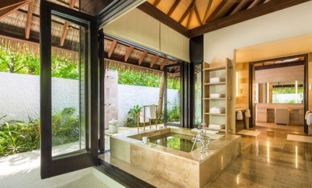 2856332 65804651 h1 beach suite bathroom