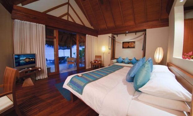 Anantara Dhigu Resort & Spa Sunrise Sunset Beach Villa bedroom