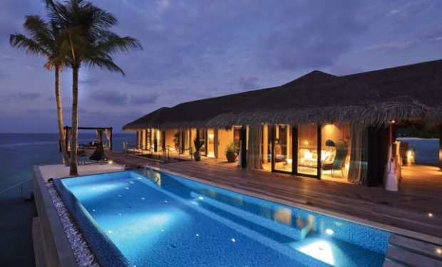 51 romantic pool residence exterior 644x422