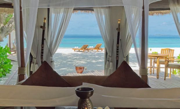 Banyan Tree Vabbinfaru Acc Beachfront Pool Villa Img1 1170x470