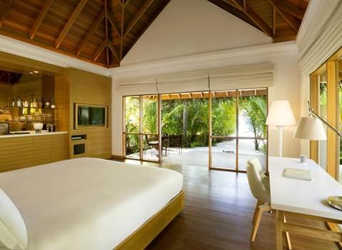 Huvafen fushi beach bungalow teaser 750x550