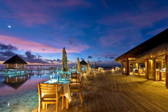 Meeru bar and grill