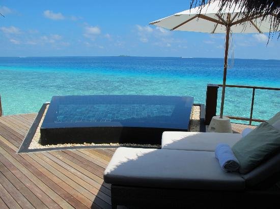 Constance halaveli resort