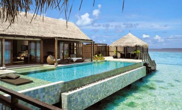 320008 reethi rah villa suite exterior details over water infinity pool1
